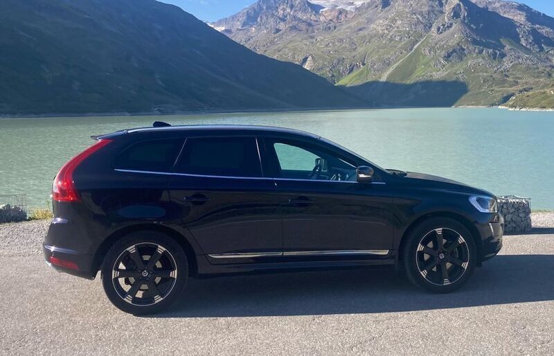 Blau Gebraucht 2016 Volvo XC60 Summum SUV | 23.500 € (Etwas zu teuer) - Bild 1/4