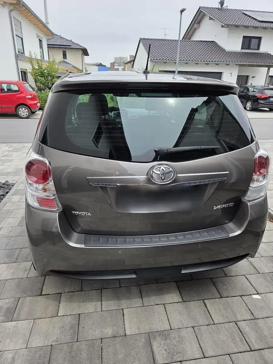 Gebraucht Toyota Verso 147 PS (108 kW) 2016 Grau Van / Kleinbus