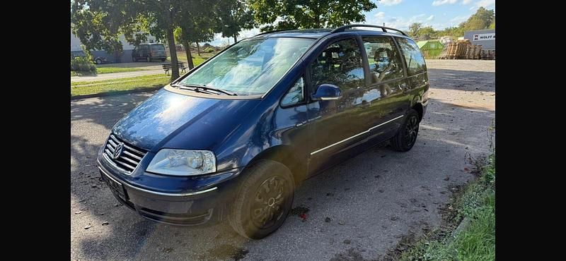 Blau Gebraucht 2004 VW Sharan Van / Kleinbus | 1.399 € (Superpreis) - Bild 1/4