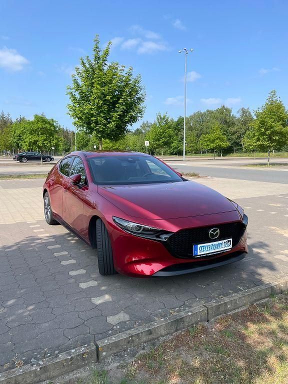 Rot Gebraucht 2019 Mazda 3 Selection Limousine | 16.883 € (Fairer Preis) - Bild 1/3