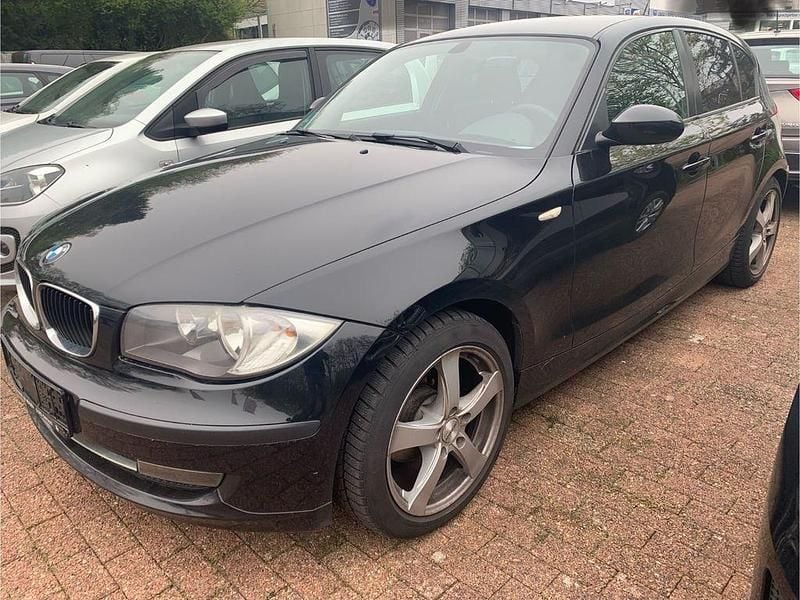 Gebraucht BMW 116 122 PS (89 kW) 2009 Schwarz Kleinwagen