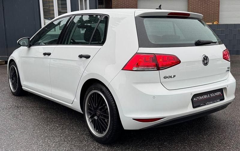 Gebraucht VW Golf VII Trendline 86 PS (63 kW) 2017 Weiß Limousine