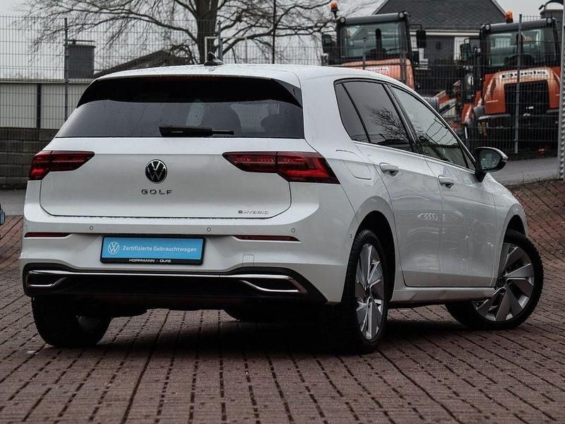 Gebraucht VW Golf VIII Pro 204 PS (150 kW) 2022 Weiß Limousine