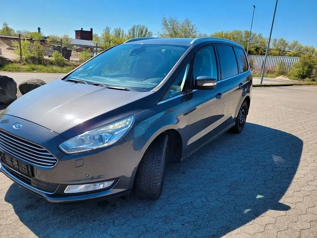 Gebraucht Ford Galaxy Titanium 179 PS (131 kW) 2018 Grau Van / Kleinbus