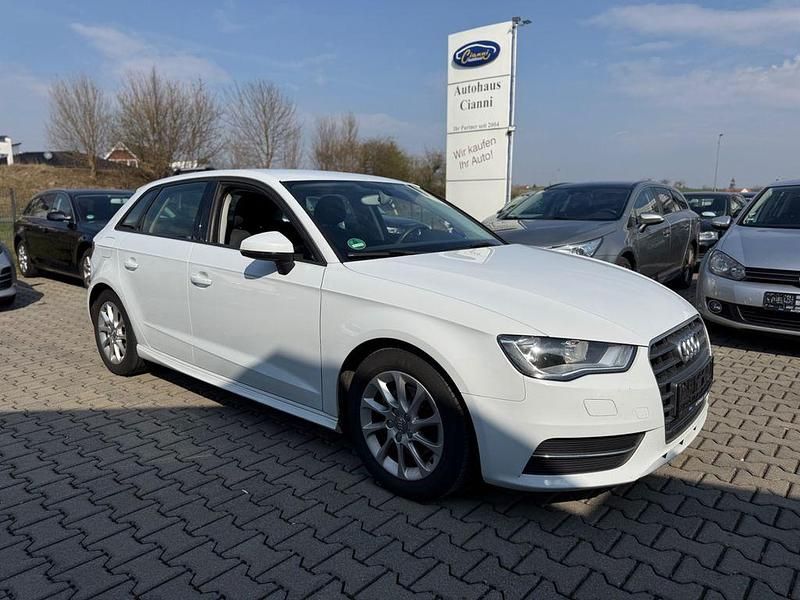 Gebraucht Audi A3 Attraction 110 PS (80 kW) 2014 Weiß Limousine