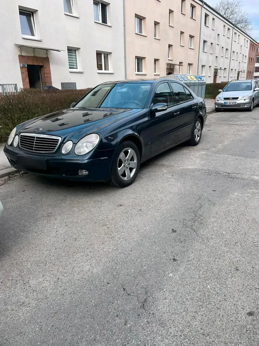 Gebraucht Mercedes E220 150 PS (110 kW) 2002 Schwarz Limousine