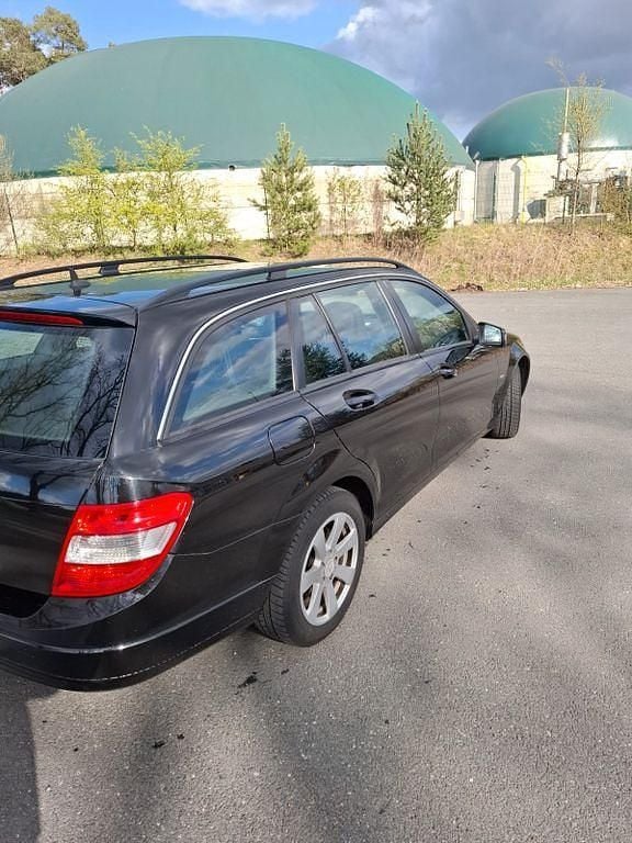Gebraucht Mercedes C180 156 PS (114 kW) 2009 Schwarz Limousine