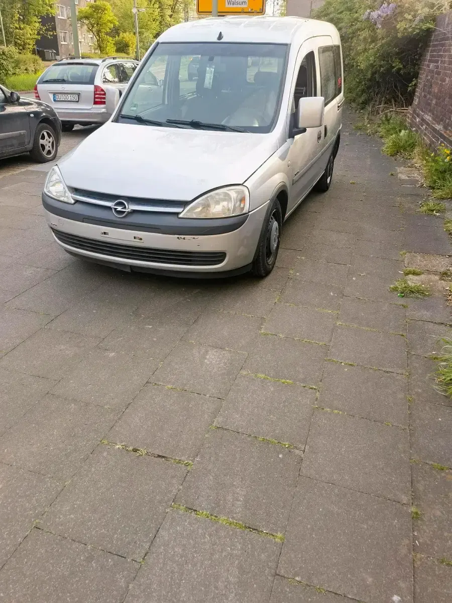 Używany Opel Combo 75 KM (55 kW) 2004 Srebrny Minivan
