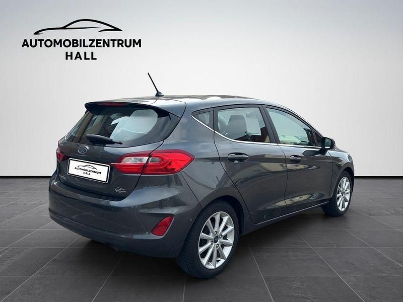 Gebraucht Ford Fiesta Titanium 101 PS (74 kW) 2018 Grau Kleinwagen