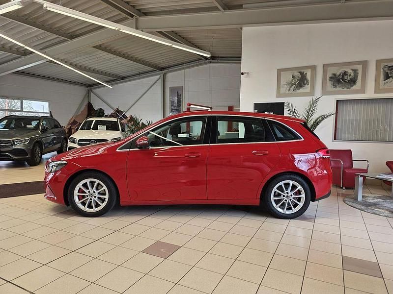 Gebraucht Mercedes B250 224 PS (164 kW) 2019 Rot Van / Kleinbus