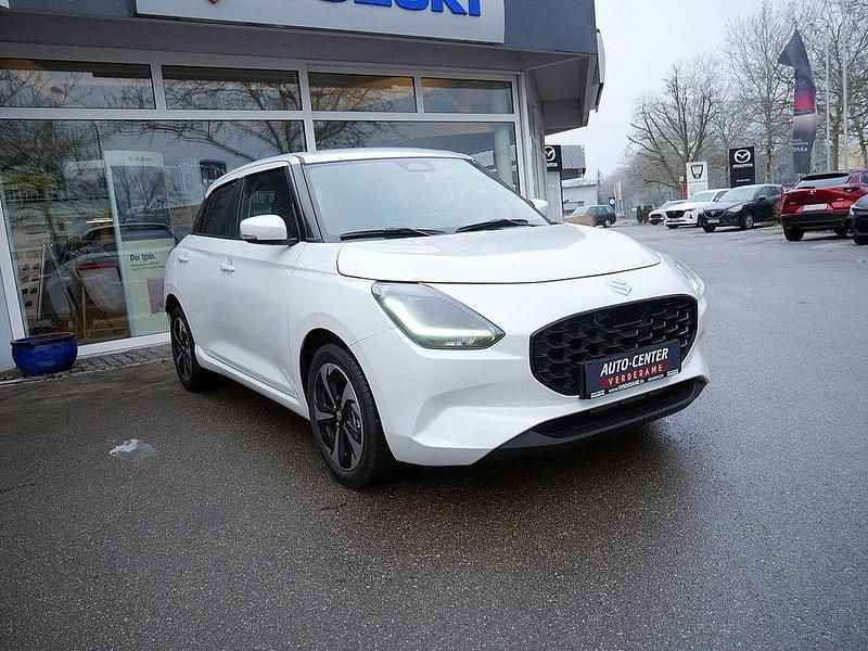 Neu Suzuki Swift Comfort 83 PS (61 kW) 2025 Rot Limousine
