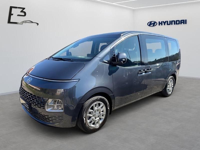Grau Gebraucht 2024 Hyundai Staria Trend Van | 42.990 € (Fairer Preis) - Bild 1/4