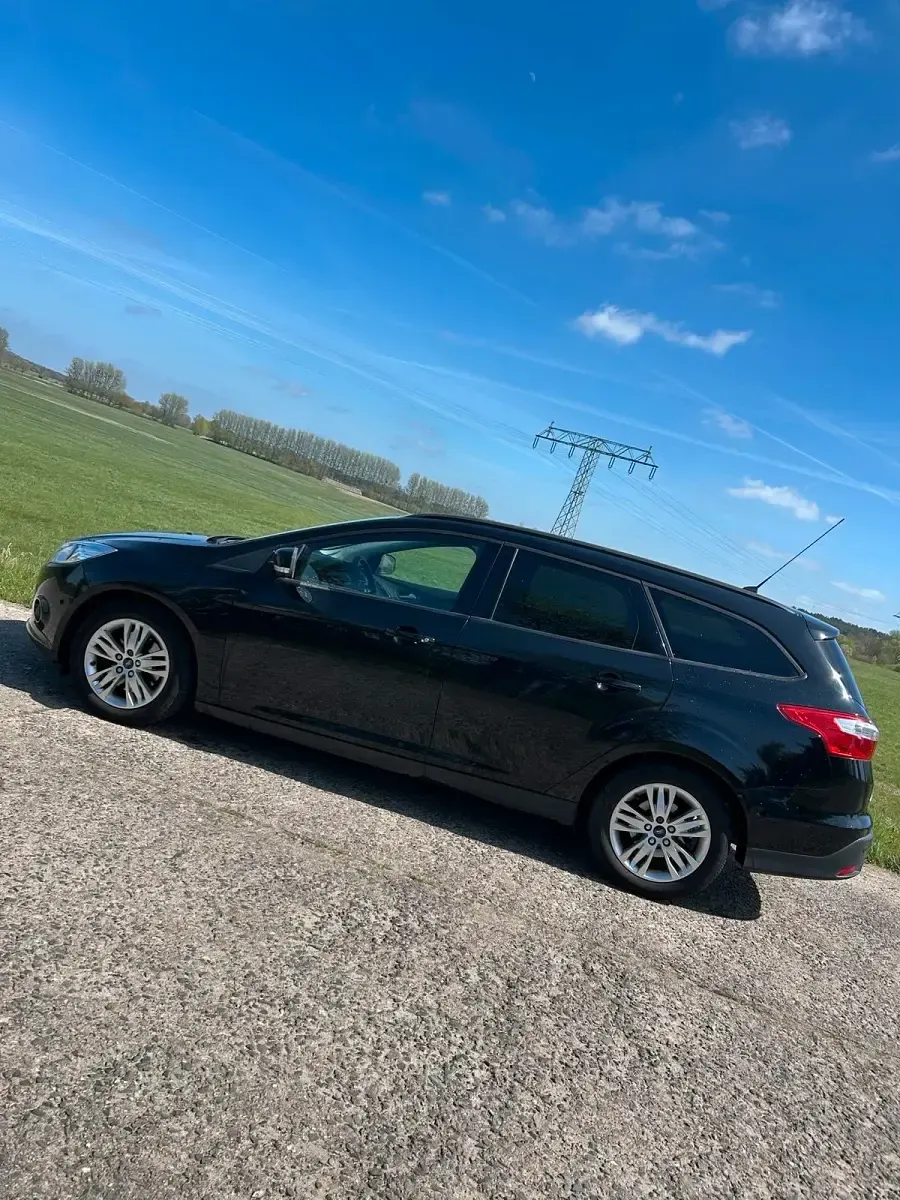 Gebraucht Ford Focus 125 PS (91 kW) 2011 Schwarz Kombi