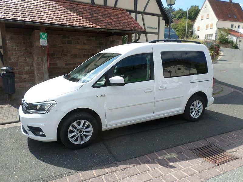 Weiß Gebraucht 2016 VW Caddy Comfortline Van / Kleinbus | 13.990 € (Etwas zu teuer) - Bild 1/4