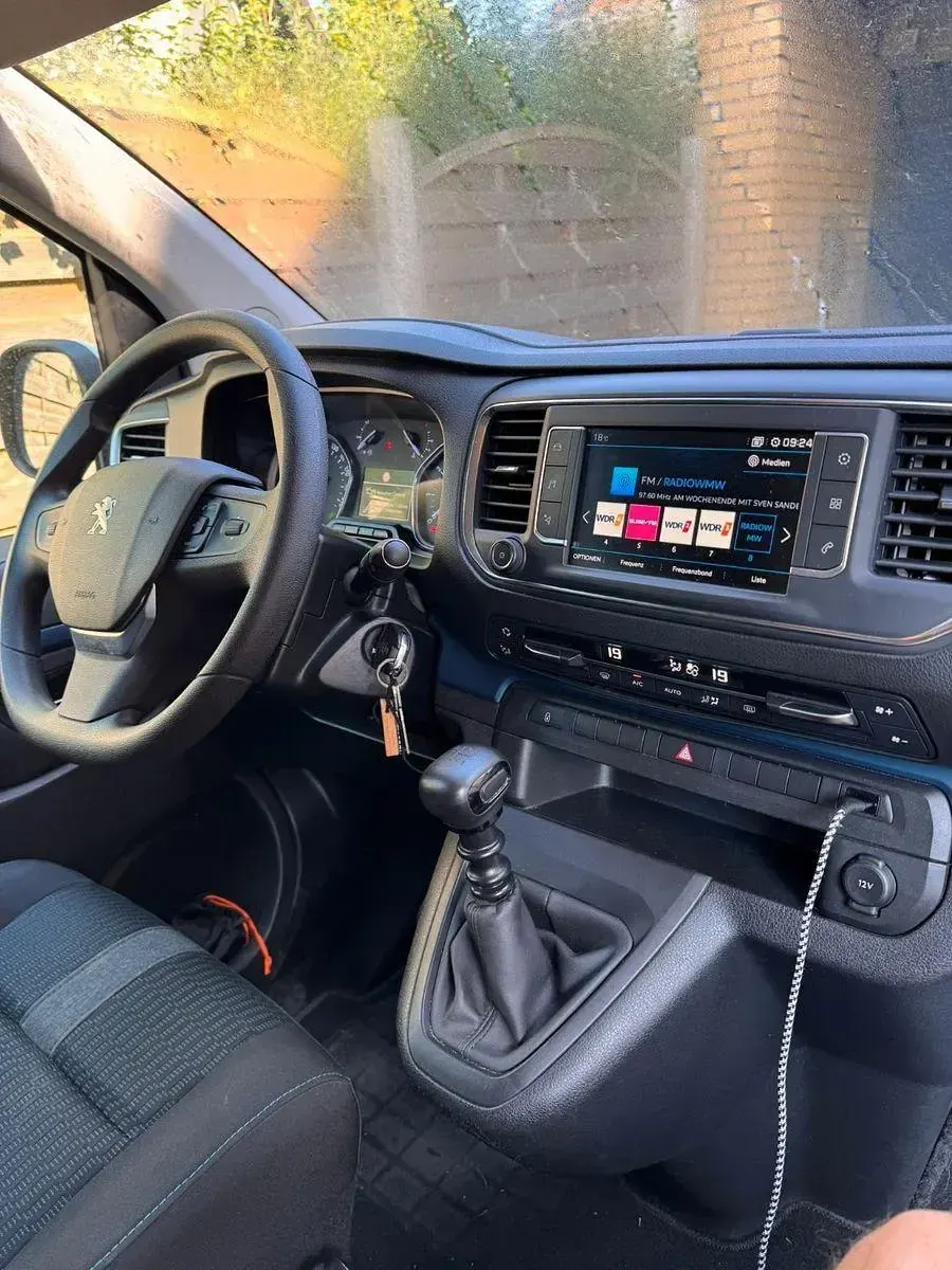 Gebraucht Peugeot Traveller Active 120 PS (88 kW) 2019 Weiß Van / Kleinbus