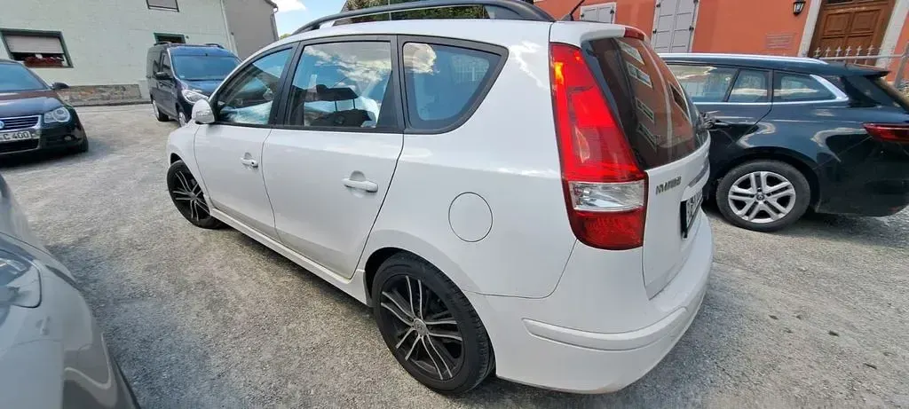 Gebraucht Hyundai i30 90 PS (66 kW) 2012 Weiß Limousine