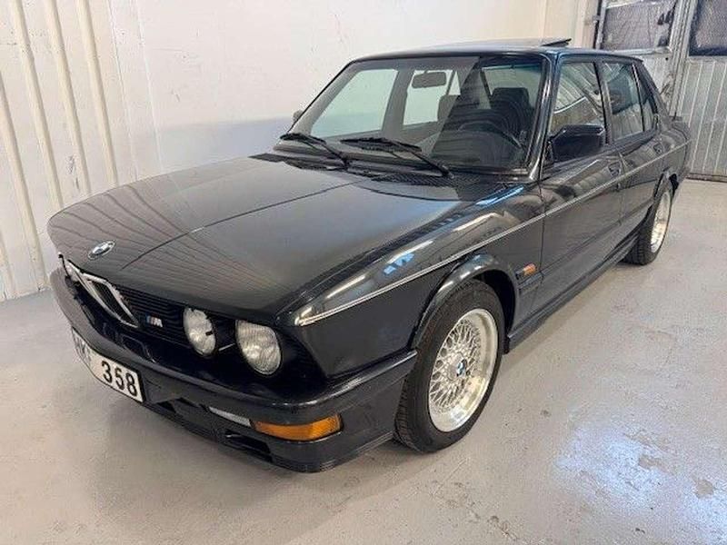 Schwarz Gebraucht 1987 BMW M5 Limousine | 31.999 € - Bild 1/4