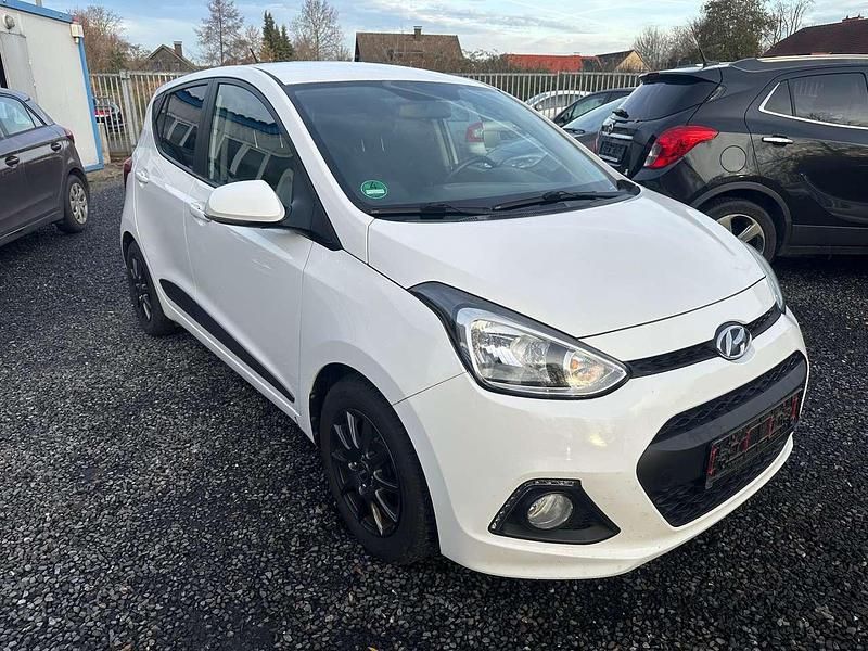 Polar white / sol Gebraucht 2015 Hyundai i10 YES! Kleinwagen | 4.750 € (Superpreis) - Bild 1/4