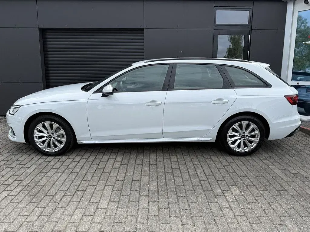 Używany Audi A4 Advanced 204 KM (150 kW) 2023 Biały Kombi