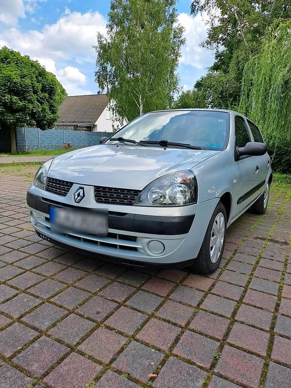 Silber Gebraucht 2004 Renault Clio II Kleinwagen | 1.950 € (Fairer Preis) - Bild 1/4