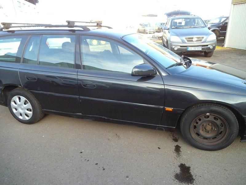 Gebraucht Opel Omega 144 PS (105 kW) 2000 Schwarz Kombi
