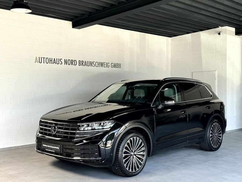 Grenadillschwarz metallic Gebraucht 2023 VW Touareg Elegance SUV | 64.990 € (Etwas zu teuer) - Bild 1/2
