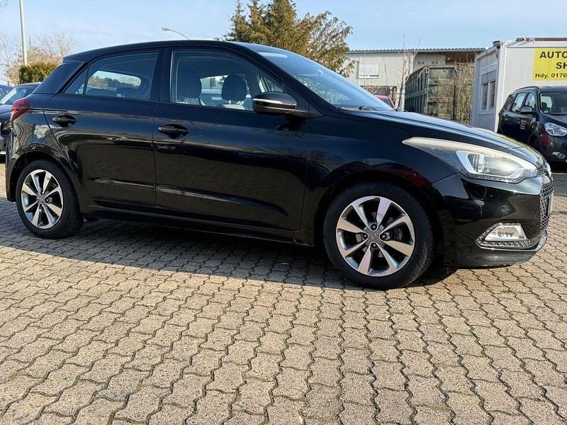 Gebraucht Hyundai i20 84 PS (61 kW) 2016 Schwarz Limousine