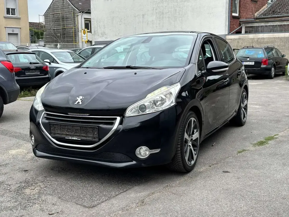 Gebraucht Peugeot 208 Allure 120 PS (88 kW) 2015 Lackierung schwarz perla nera Kleinwagen