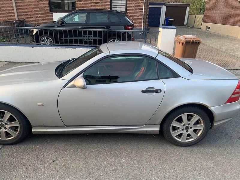 Gebraucht Mercedes SLK230 193 PS (141 kW) 1998 Silber Cabrio