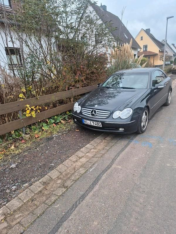 Schwarz Gebraucht 2002 Mercedes CLK240 Coupé | 2.900 € (Fairer Preis) - Bild 1/4
