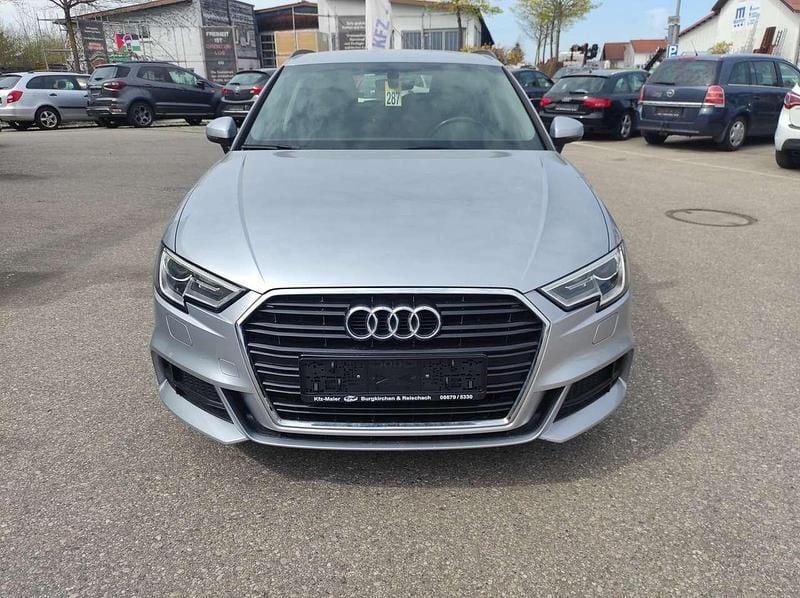 Gebraucht Audi A3 Basis 116 PS (85 kW) 2017 Florettsilber metallic Kleinwagen