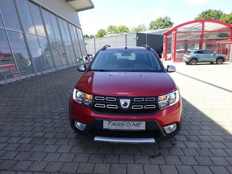 Gebraucht Dacia Logan Celebration 90 PS (66 kW) 2019 Rot Limousine