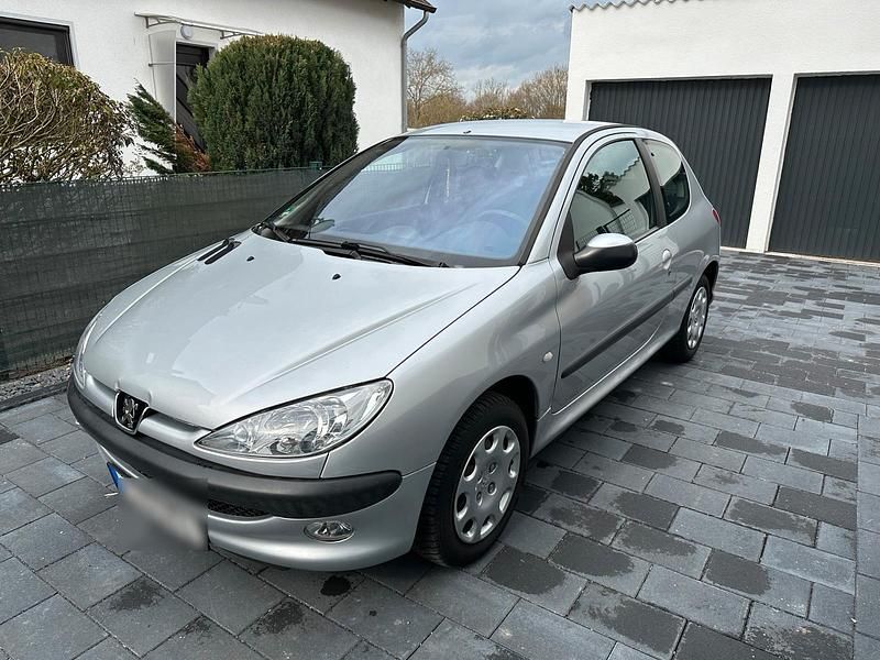 Gebraucht Peugeot 206 75 PS (55 kW) 2004 Silber Kleinwagen