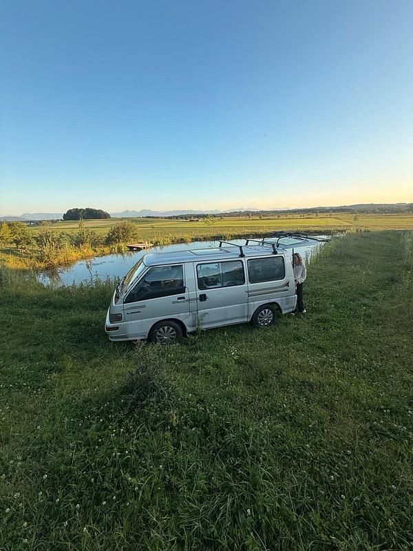 Silber Gebraucht 1997 Mitsubishi L300 Van / Kleinbus | 8.300 € - Bild 1/4