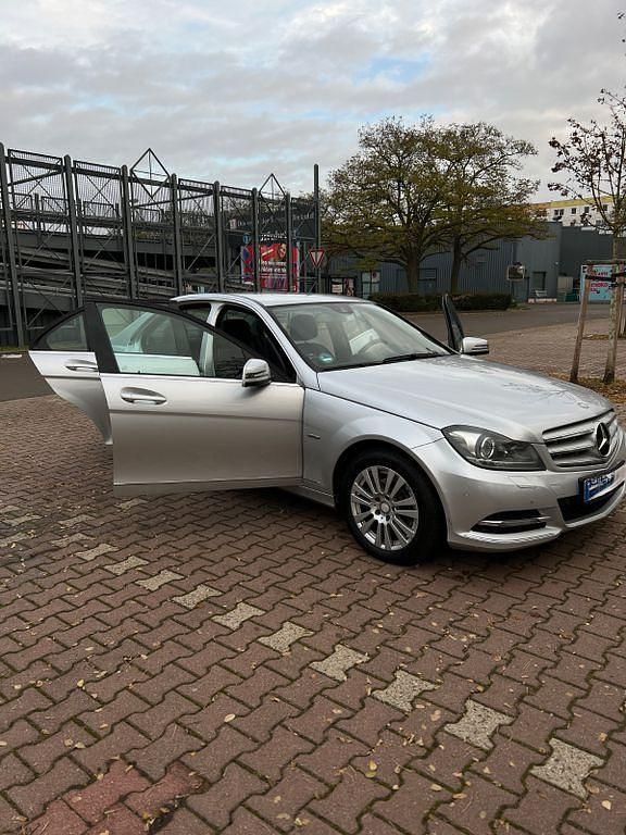 Gebraucht Mercedes 220 170 PS (125 kW) 2011 Grau Limousine