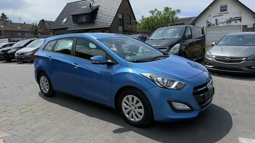 Gebraucht Hyundai i30 Trend 110 PS (80 kW) 2015 Blau Kombi