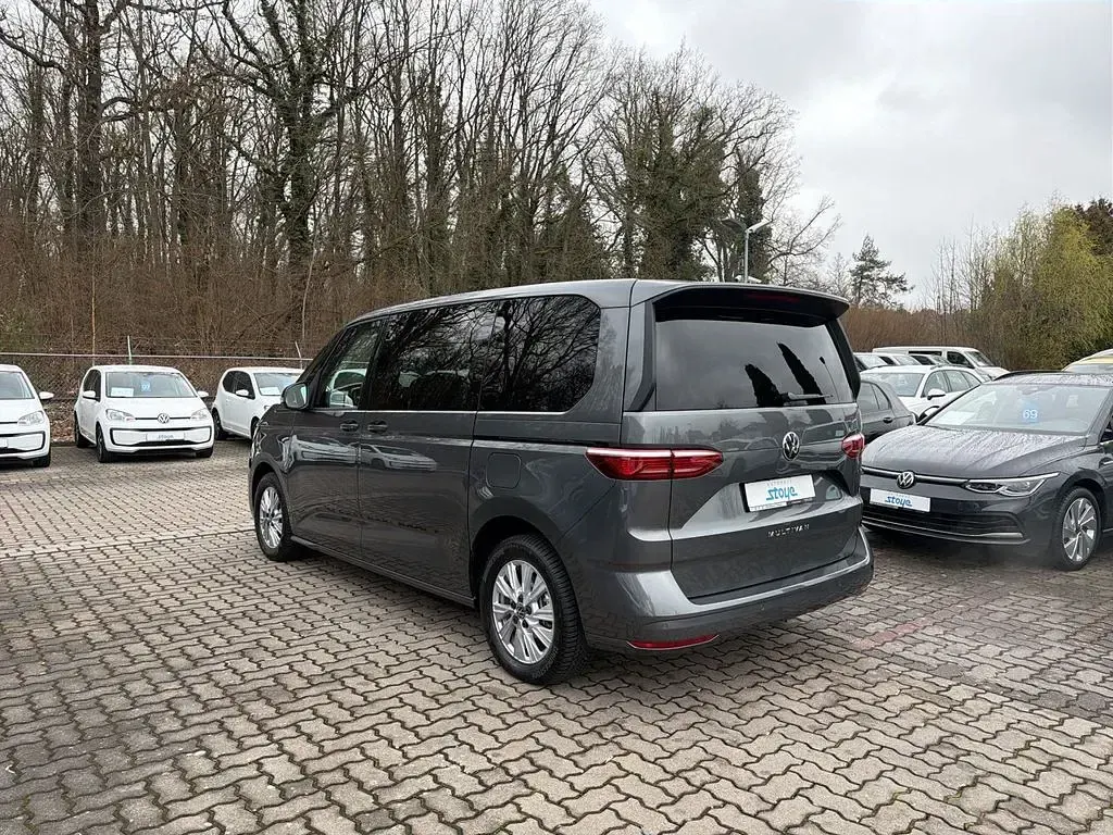 Gebraucht VW Multivan Life 150 PS (110 kW) 2025 Grau Van / Kleinbus