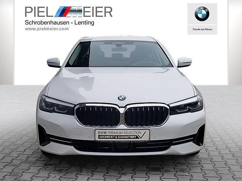 Gebraucht BMW 520 184 PS (135 kW) 2023 Weiß Limousine