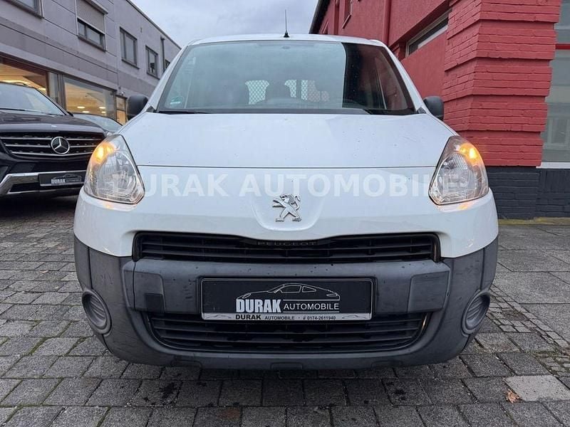 Weiß Gebraucht 2013 Peugeot Partner Comfort Van | 2.999 € (Guter Preis) - Bild 1/4