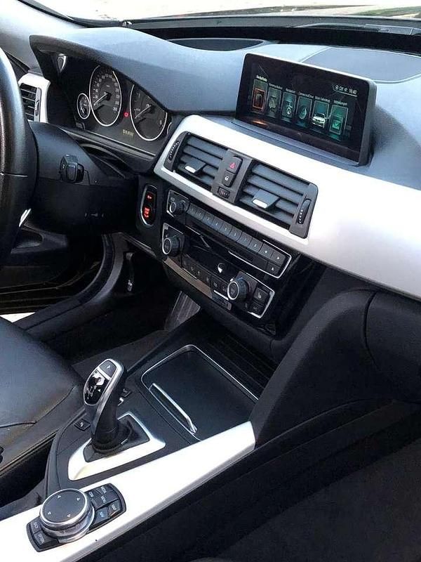 Second-hand BMW 330 Advantage 258 CP (189 kW) 2016 Berlinǎ