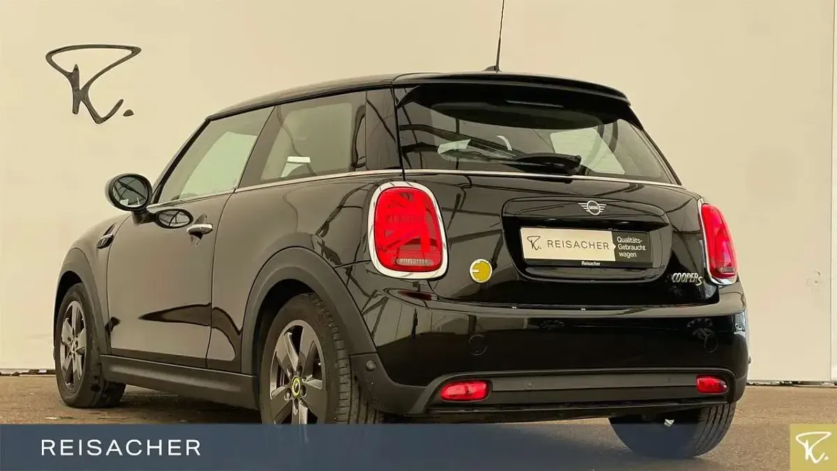 Gebraucht Mini Cooper SE Essential 135 kW (184 PS) 2022 Midnight black metallic Kleinwagen