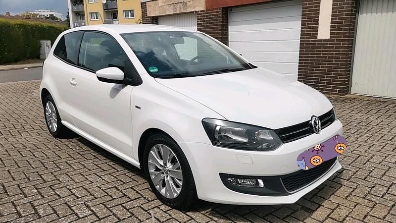 Weiß Gebraucht 2013 VW Polo Life Limousine | 5.500 € (Guter Preis) - Bild 1/4