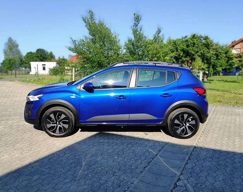 Ironblau metallic Gebraucht 2024 Dacia Sandero Expression Kleinwagen | 17.990 € (Fairer Preis) - Bild 1/4