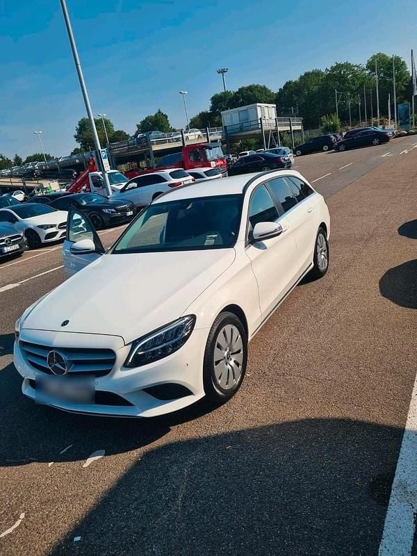 Gebraucht Mercedes C220 194 PS (142 kW) 2019 Weiß Kombi