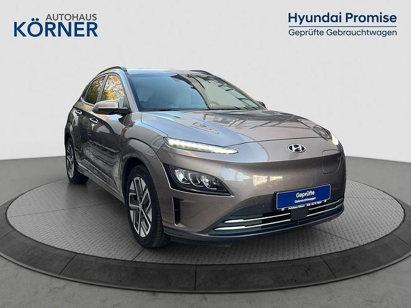 Silky bronze Gebraucht 2021 Hyundai Kona Prime SUV | 23.900 € (Etwas zu teuer) - Bild 1/4