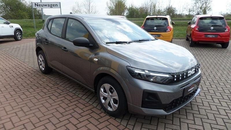 Neu Dacia Sandero Essentiel 67 PS (49 kW) 2026 Grau Limousine