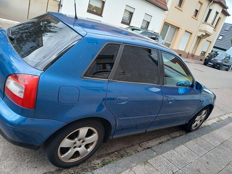 Gebraucht Audi A3 Ambiente 102 PS (75 kW) 2001 Blau Kleinwagen