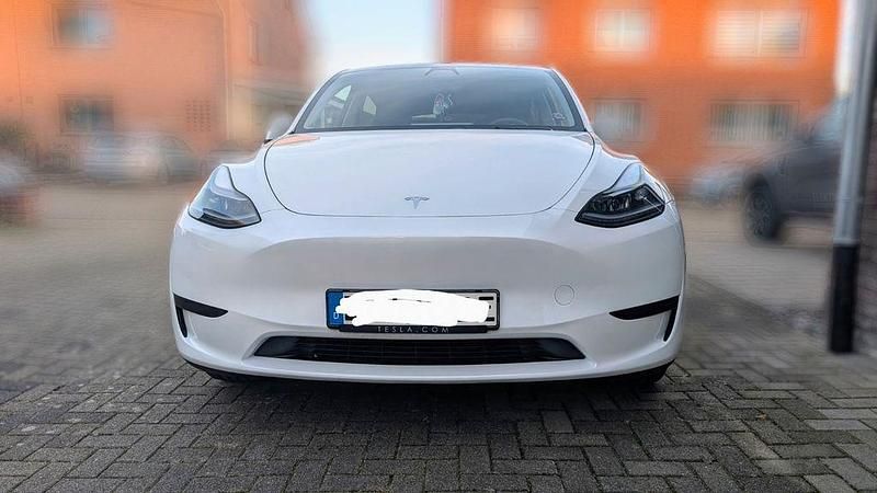 Weiß Gebraucht 2023 Tesla Model Y RWD SUV | 30.990 € (Guter Preis) - Bild 1/4