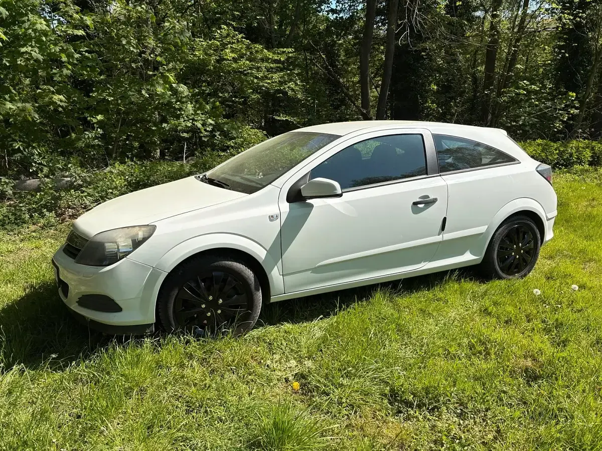 Gebraucht Opel Astra GTC Sport 116 PS (85 kW) 2008 Weiß Coupé