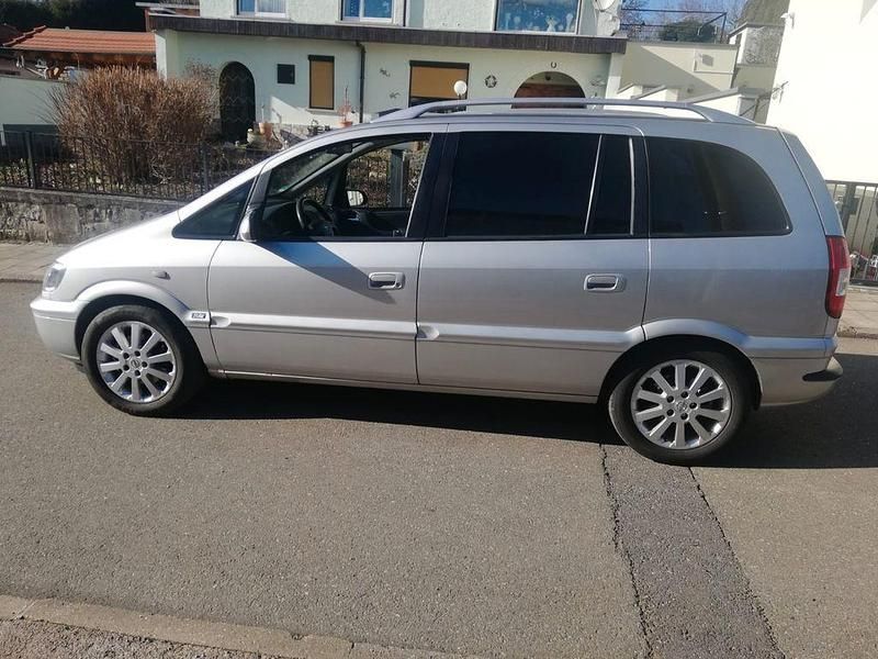 Gebraucht Opel Zafira 101 PS (74 kW) 2005 Silber Van / Kleinbus